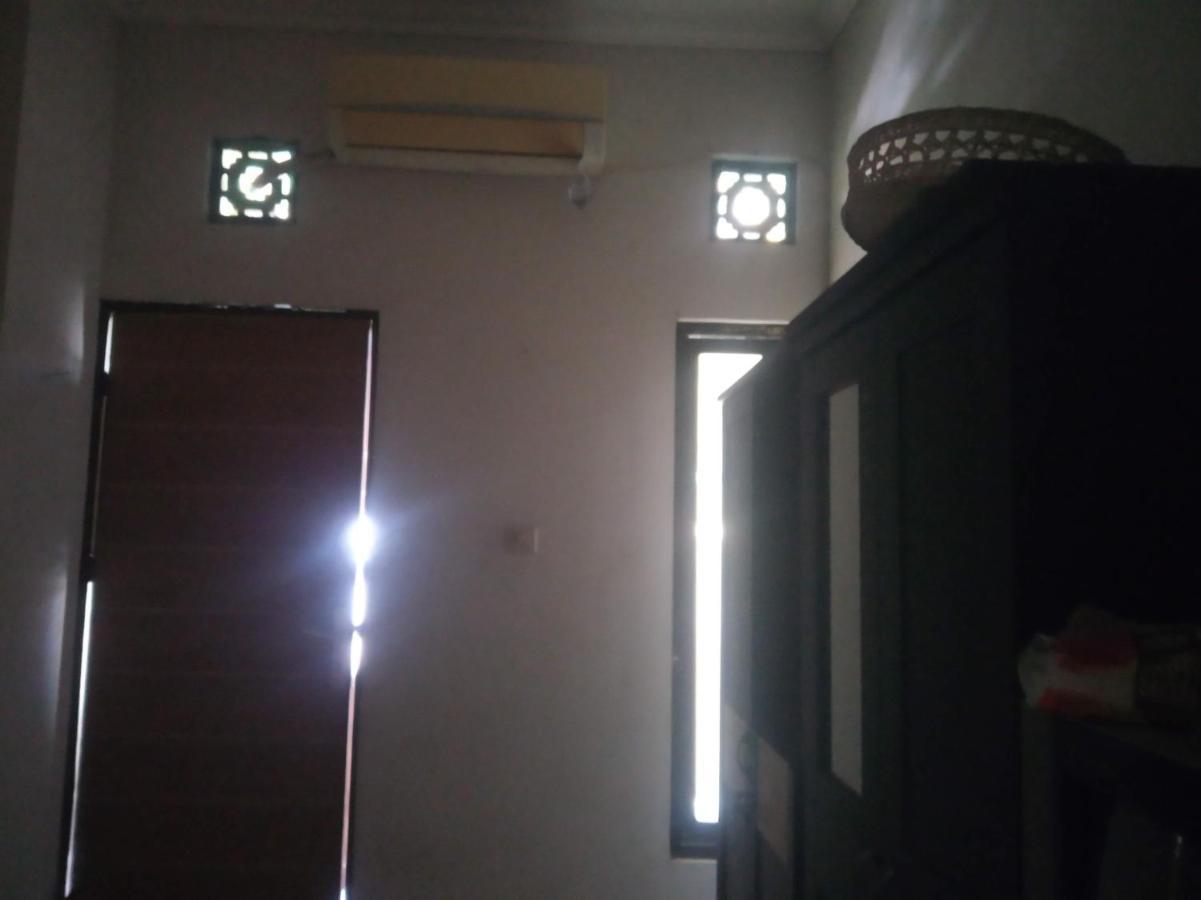 Kost Backpacker Hotel Sidoarjo Exterior photo